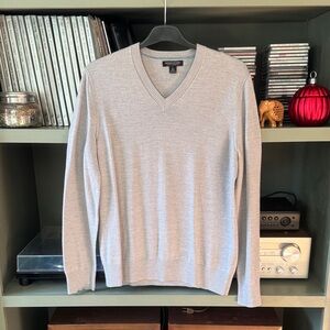 Banana Republic Light Gray V-Neck Sweater